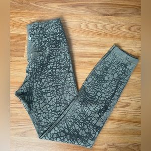Like New Lululemon legging size 4 25”